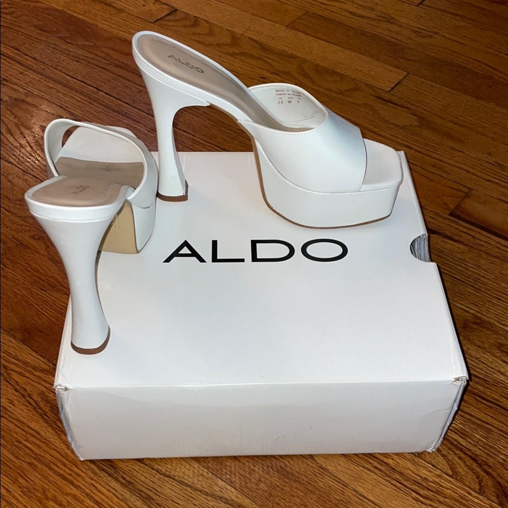 Aldo Faraah White Heels with High Curved Heel and Pointed Toe